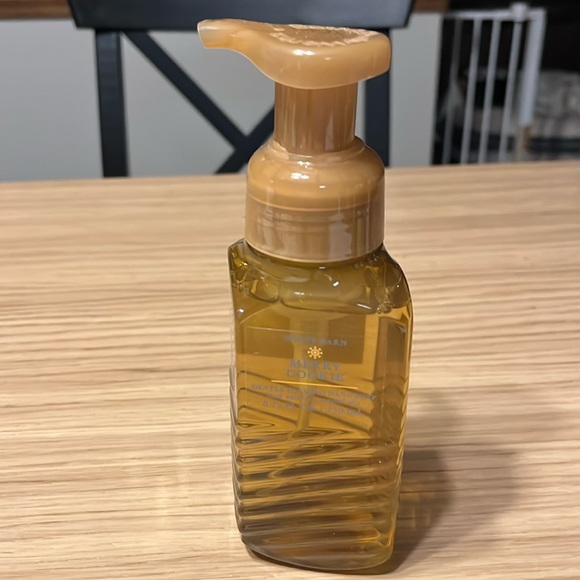 Bath & Body Works Gentle Foaming Hand Soap. Merry Cookie. - Picture 2 of 3